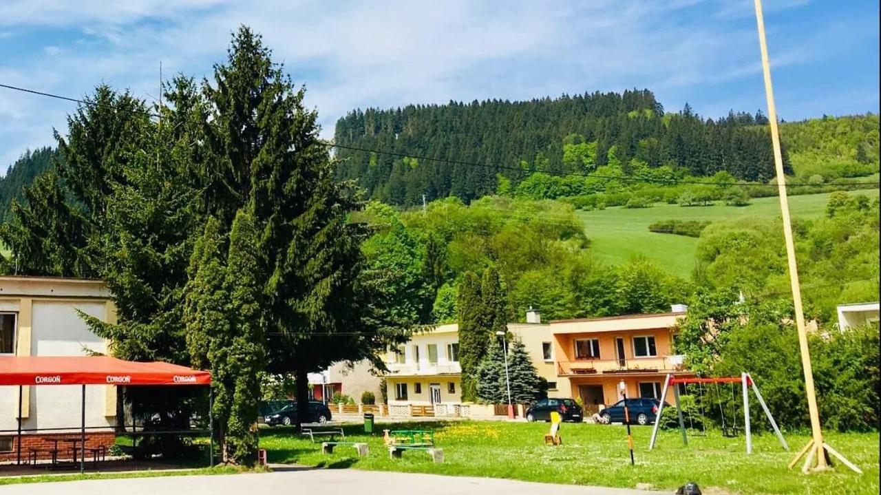 Rodinny Retro Domcek Dolny Kubin Buitenkant foto
